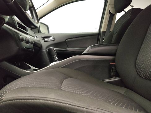 Used 2020 Dodge Journey SE w/ SE Popular Equipment Group FWD image 17