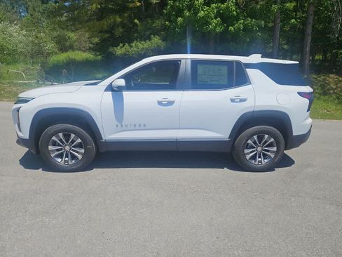 Used 2026 Chevrolet Equinox LT FWD image 2