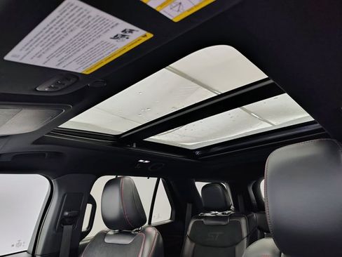 Certified 2025 Ford Explorer ST AWD/4WD image 5