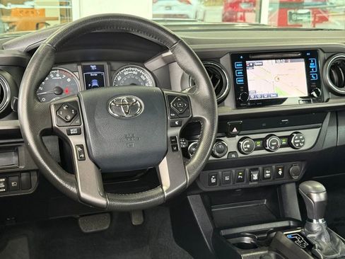 Used 2019 Toyota Tacoma TRD Sport image 30