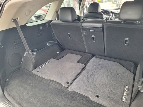 Used 2018 Kia Sorento SX image 28