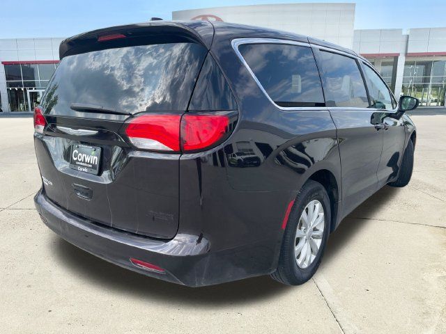 Used 2017 Chrysler Pacifica Touring w/ Tire & Wheel Group FWD image 5