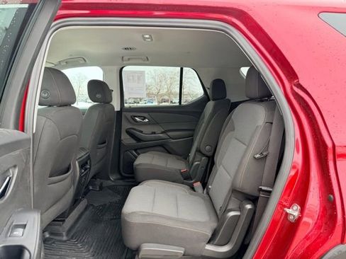 Used 2021 Chevrolet Traverse LT image 8