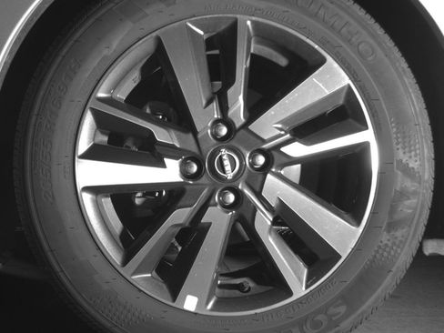 Used 2025 Nissan Versa SV FWD image 12