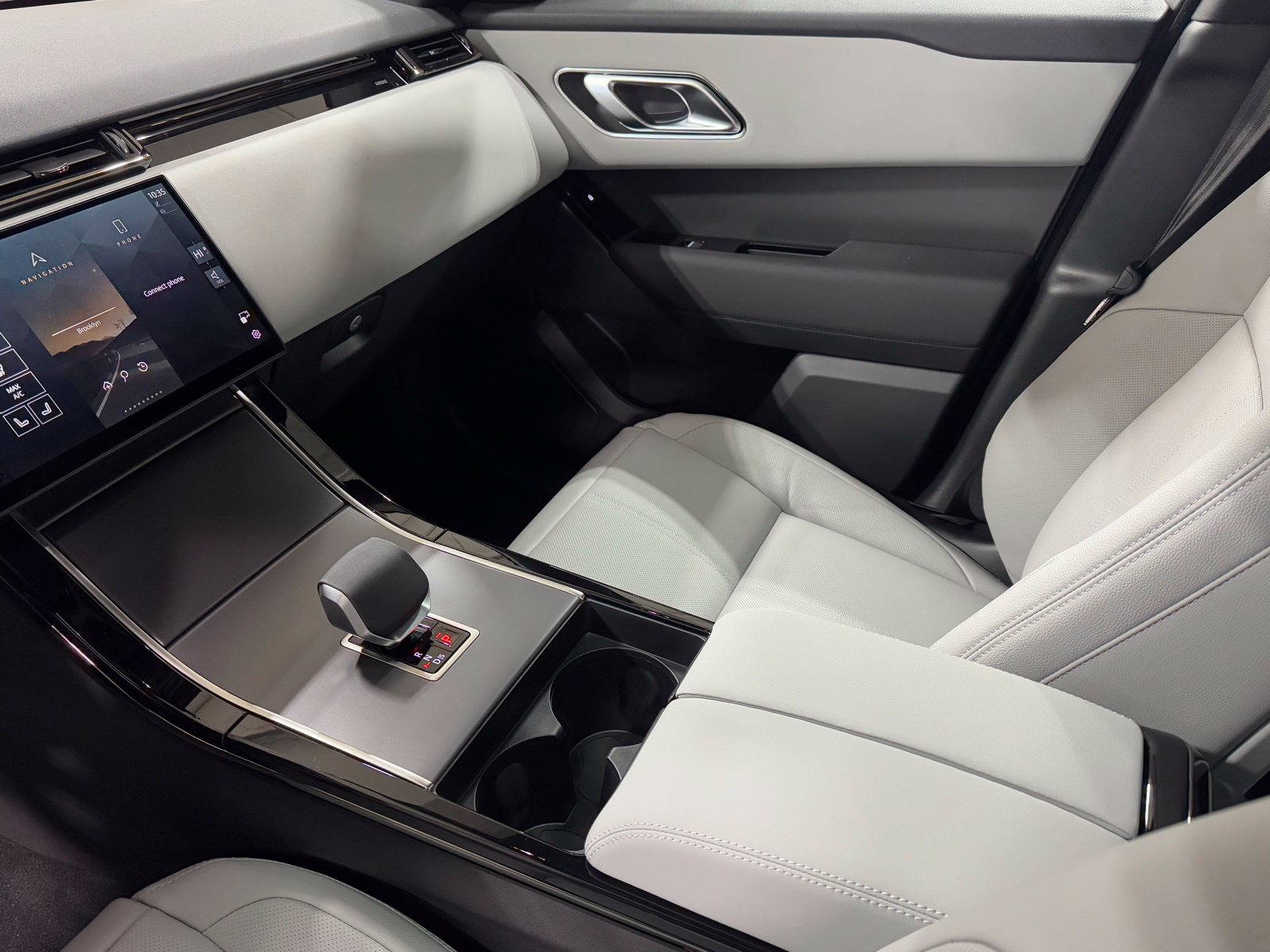 New 2026 Land Rover Range Rover Velar S AWD/4WD image 15