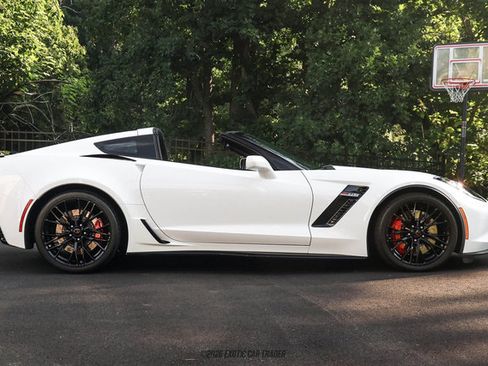 Used 2016 Chevrolet Corvette Z06 w/ 2LZ Preferred Equipment Group RWD image 9