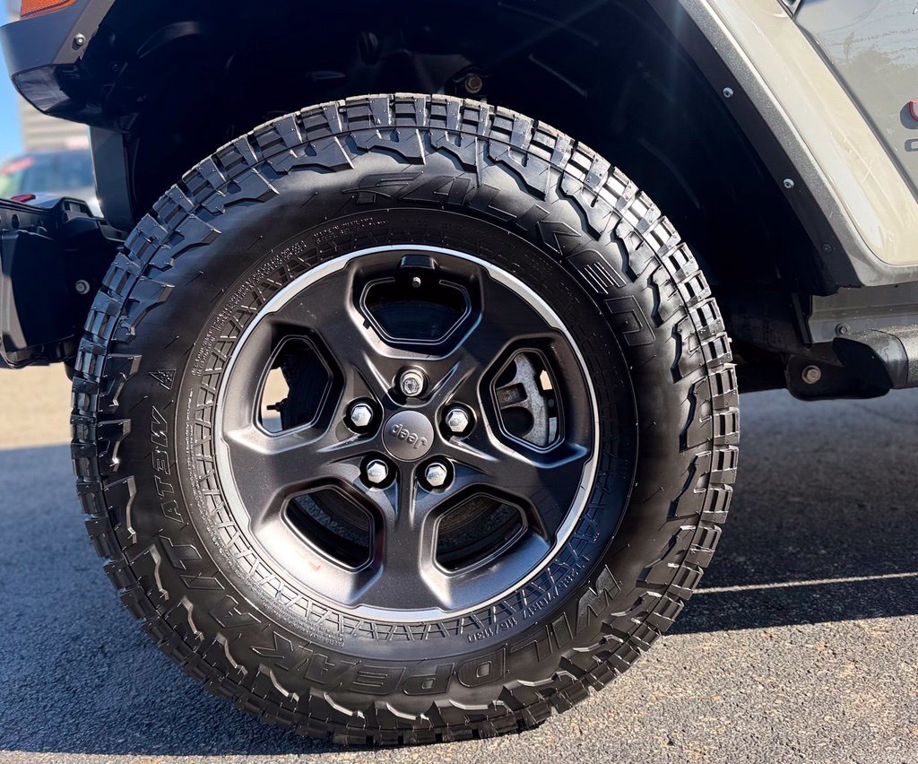 Used 2022 Jeep Gladiator Rubicon w/ Cold Weather Group AWD/4WD image 4