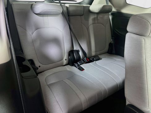 Used 2023 Honda Pilot LX image 24