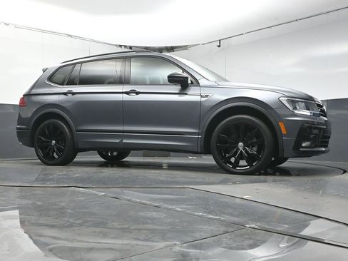 Used 2021 Volkswagen Tiguan SE R-Line image 32