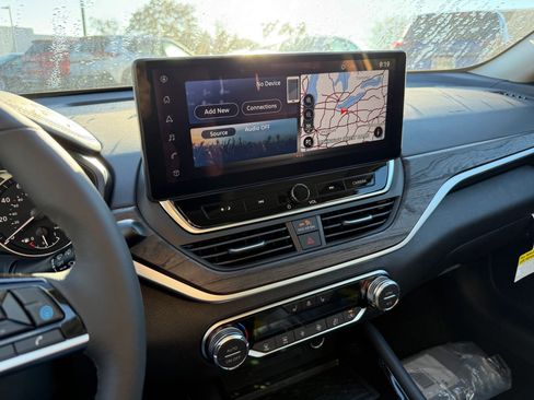 New 2025 Nissan Altima 2.5 SL image 14