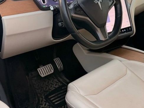 Used 2020 Tesla Model X Performance image 11