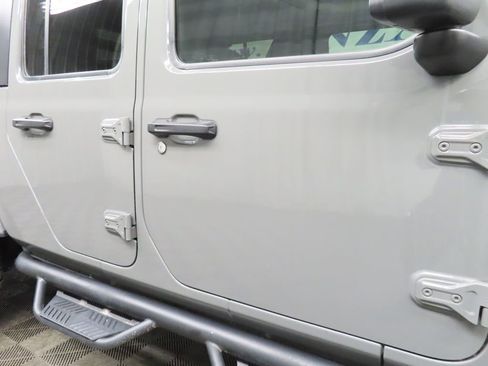 Used 2021 Jeep Gladiator Sport AWD/4WD image 26