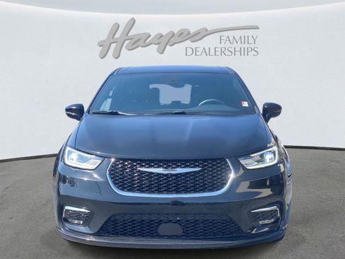 Certified 2025 Chrysler Pacifica Select image 11