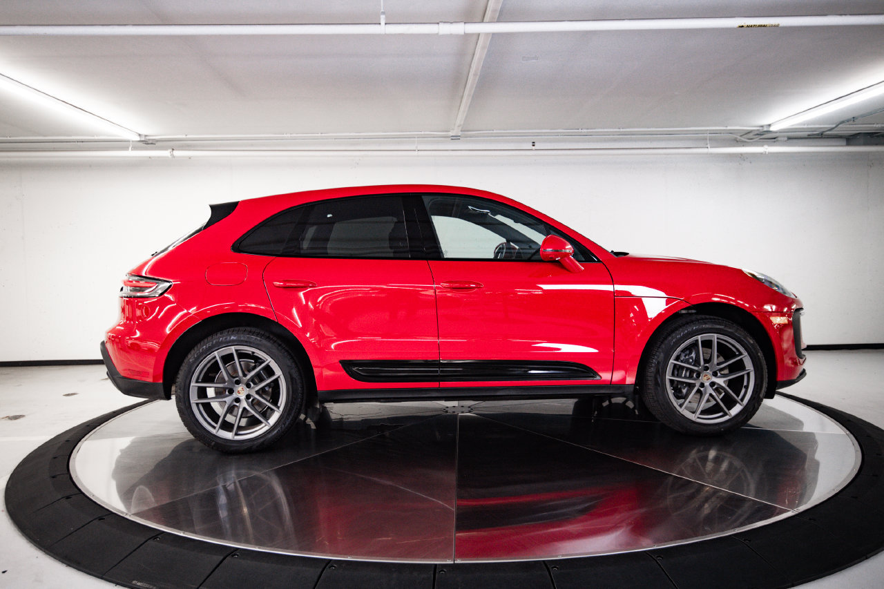 Certified 2026 Porsche Macan AWD/4WD image 8