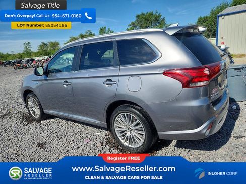 Used 2022 Mitsubishi Outlander 4WD Plug-In Hybrid image 3