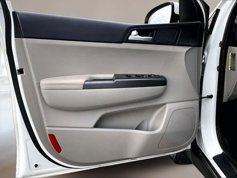 Used 2020 Kia Sportage LX w/ LX Popular Package image 17