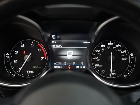 Used 2020 Alfa Romeo Stelvio Ti w/ Active Blind Spot Package AWD/4WD image 23