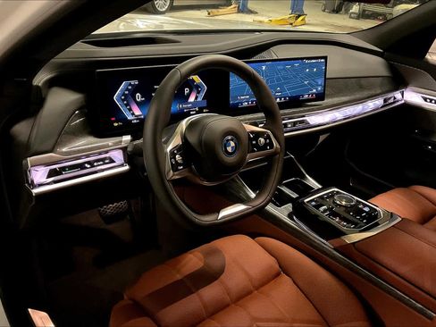 Used 2025 BMW i7 eDrive50 image 8