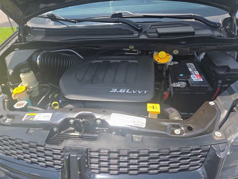 Used 2015 Dodge Grand Caravan SXT w/ Blacktop Package FWD image 18