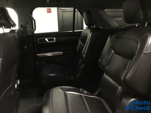 Used 2022 Ford Explorer XLT w/ Equipment Group 202A image 31