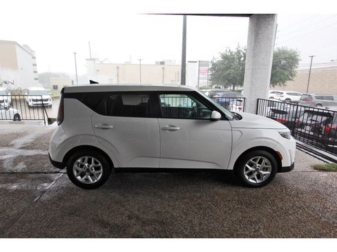 Certified 2023 Kia Soul LX w/ Option Group 015 FWD image 8