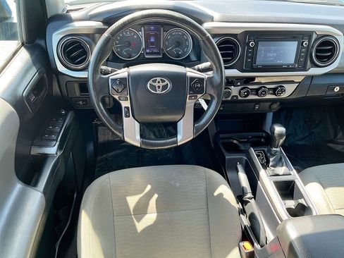 Used 2016 Toyota Tacoma SR5 w/ SR5 Appearance Package (SN) image 20