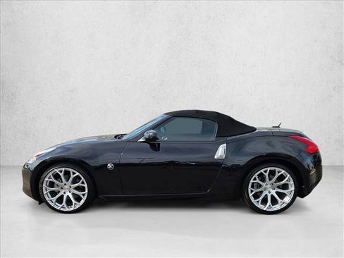 Used 2011 Nissan 370Z Roadster image 8