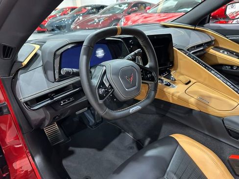 Used 2025 Chevrolet Corvette Z06 RWD image 11