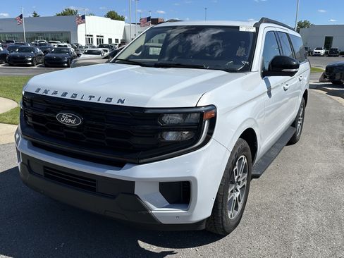 Used 2025 Ford Expedition Max Active AWD/4WD image 5