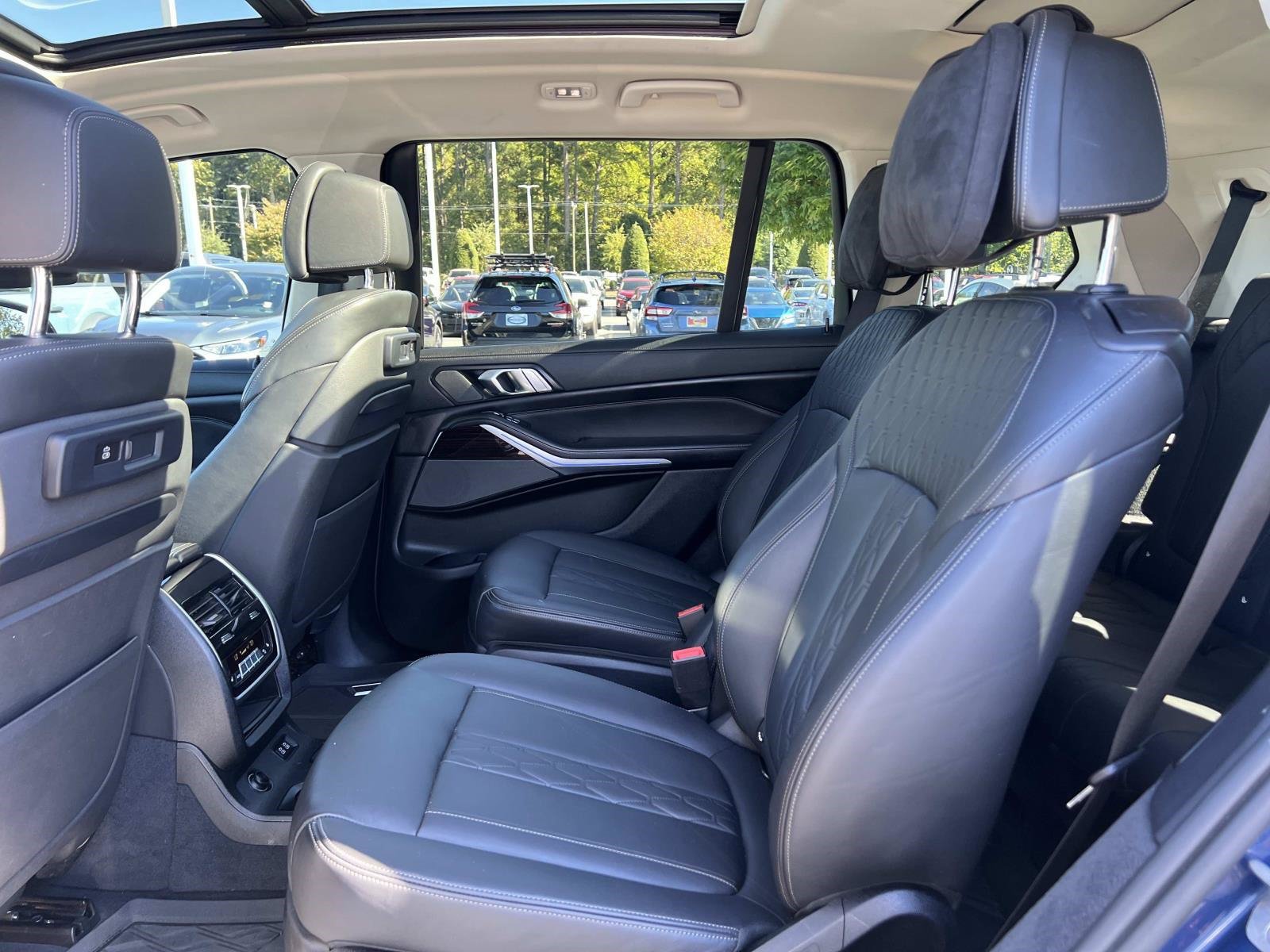 Used 2019 BMW X7 xDrive40i w/ Premium Package AWD/4WD image 13