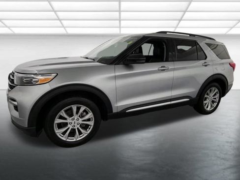 Used 2024 Ford Explorer XLT w/ Equipment Group 202A AWD/4WD image 5