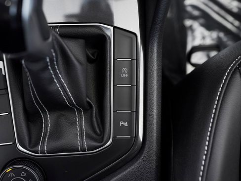 Used 2024 Volkswagen Tiguan SE R-Line image 49