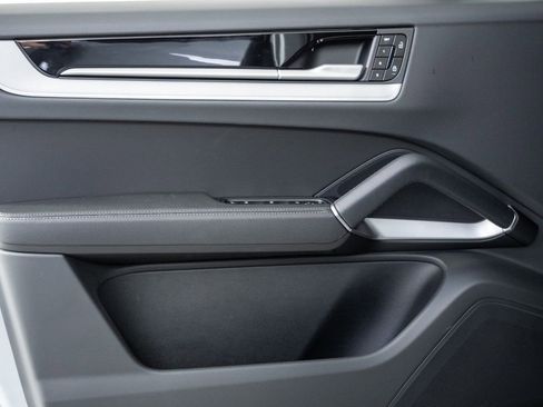 Used 2026 Porsche Cayenne S image 6