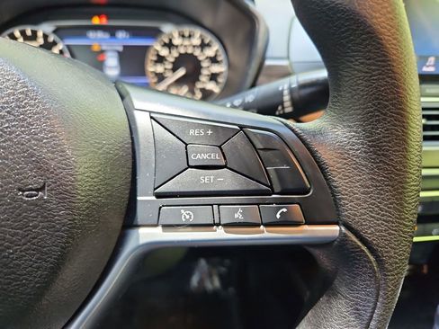 Used 2023 Nissan Altima 2.5 SV FWD image 12