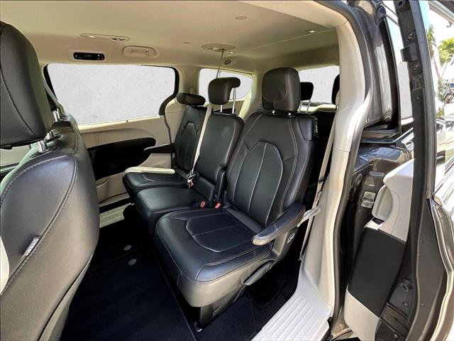 Used 2020 Chrysler Pacifica Touring-L FWD image 24