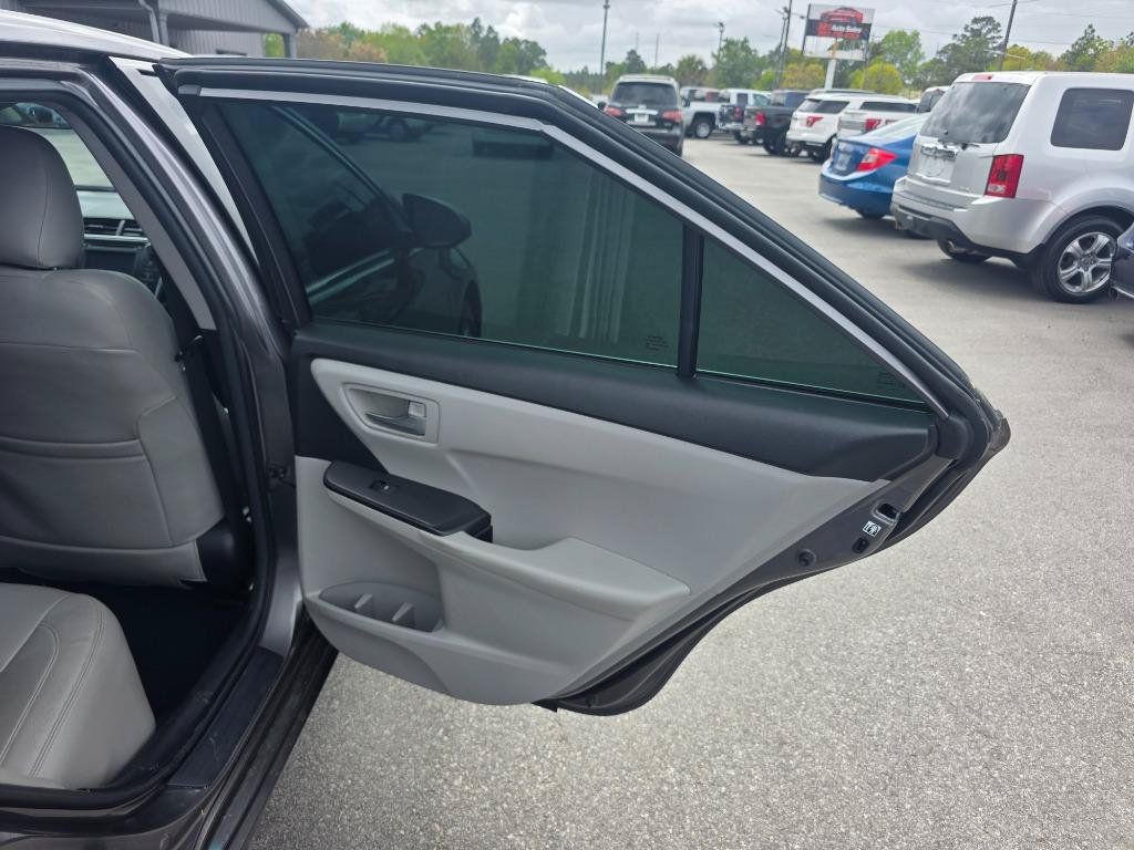 Used 2017 Toyota Camry SE FWD image 12