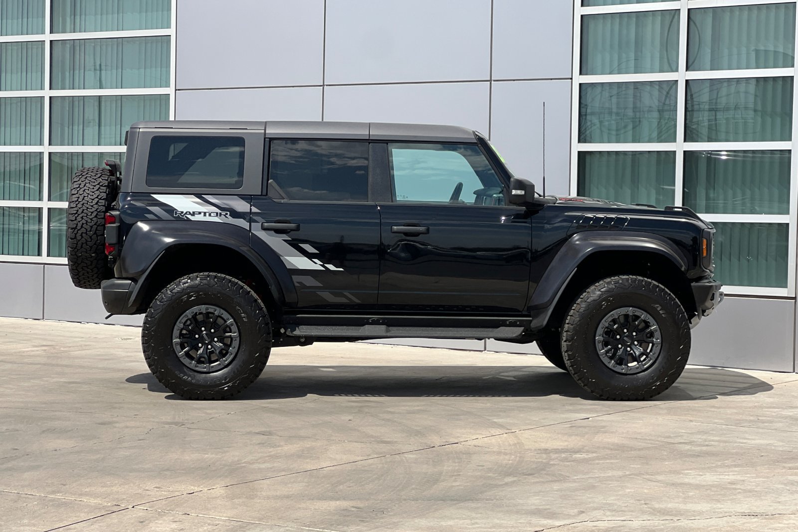 Used 2023 Ford Bronco Raptor AWD/4WD image 3