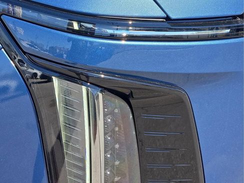 Used 2025 Cadillac Escalade Premium Luxury w/ Touring Package image 8