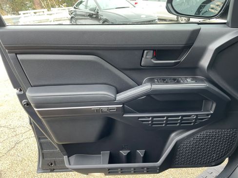 Used 2025 Toyota 4Runner TRD Off-Road image 20