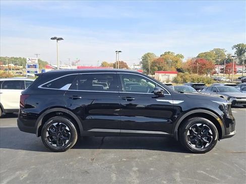 New 2026 Kia Sorento S image 2