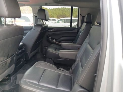 Used 2018 Chevrolet Suburban LT image 6