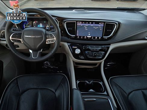 Used 2023 Chrysler Pacifica Limited FWD image 15