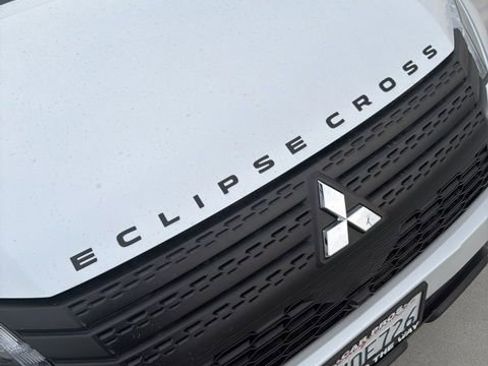 Used 2022 Mitsubishi Eclipse Cross LE image 3