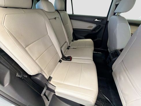 Used 2021 Volkswagen Tiguan SE image 14