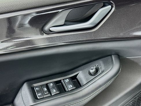 Used 2023 Jeep Grand Cherokee Laredo w/ Luxury Tech Group I AWD/4WD image 15