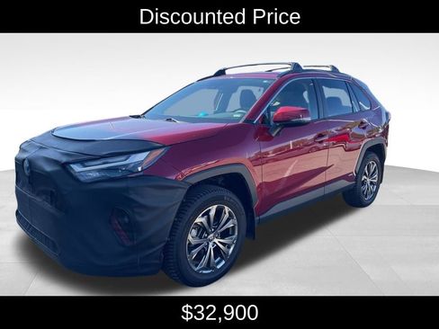 Used 2022 Toyota RAV4 XLE Premium AWD/4WD image 3