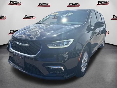 Used 2024 Chrysler Pacifica Touring-L
