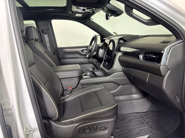 Used 2026 GMC Yukon Elevation w/ Elevation Premium Package AWD/4WD image 4