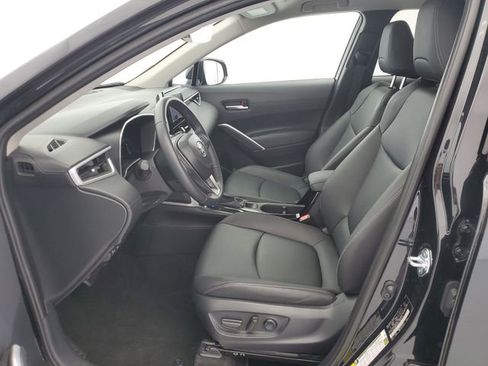 Used 2025 Toyota Corolla Cross XLE FWD image 18