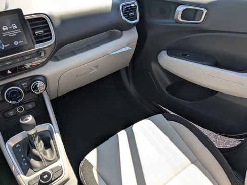 New 2025 Hyundai Venue SEL FWD image 16